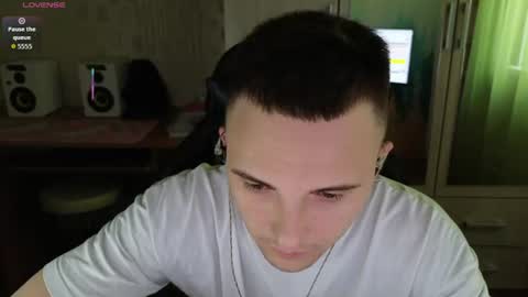 Snapshot of golden_boyyy21 chatting on July 6, 8:33 am Golden boyyy21 online show from July 6, 8:33 am