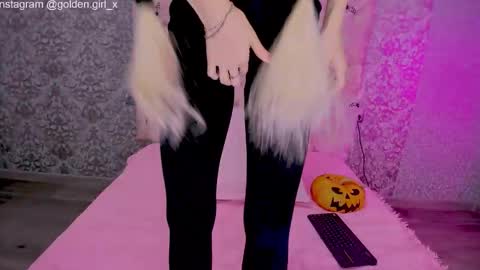 Snapshot of golden_girl__ chatting on November 3, 2:02 am golden girl online show from November 3, 2:02 am