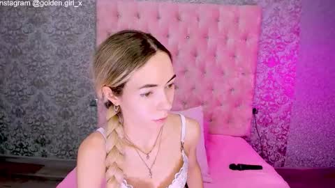 Snapshot of golden_girl__ chatting on November 24, 1:49 am golden girl online show from November 24, 1:49 am