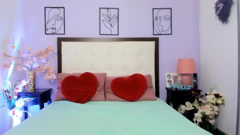 Snapshot of golden_kittyy chatting on October 15, 4:23 am Kitty online show from October 15, 4:23 am