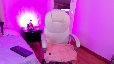 golden_muse online show from April 21, 3:57 am