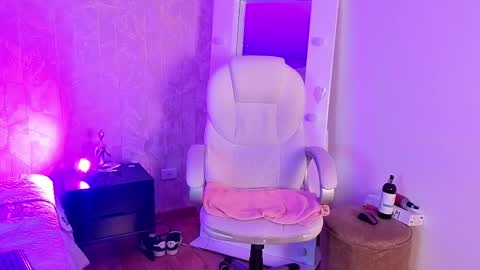 golden_muse online show from April 24, 4:26 am