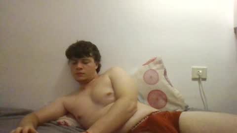 Snapshot of goldenboy207 chatting on April 20, 10:33 pm goldenboy207 online show from April 20, 10:33 pm