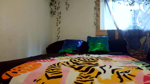 XxPretentious PeachxX online show from June 8, 8:42 pm