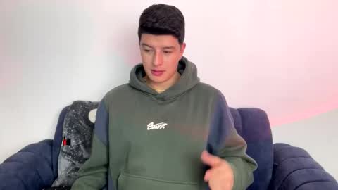 goldenknight33 online show from December 5, 4:14 pm