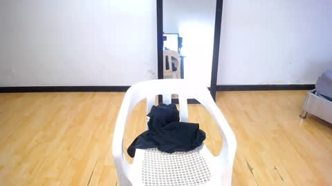 goldenn_ass1 online show from September 13, 3:39 am