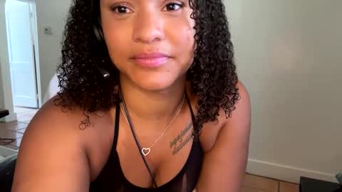 Snapshot of goldenpuss95 chatting on September 23, 4:10 pm GoldenPuss online show from September 23, 4:10 pm