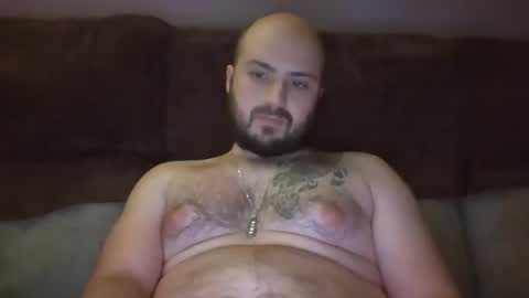 Snapshot of goldenspainboy chatting on December 7, 9:44 pm goldenspainboy online show from December 7, 9:44 pm