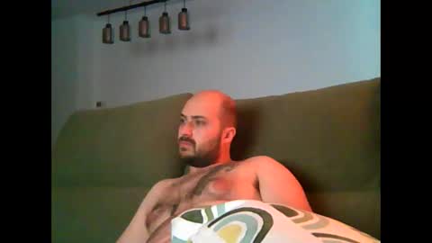 Snapshot of goldenspainboy chatting on October 31, 7:04 pm goldenspainboy online show from October 31, 7:04 pm