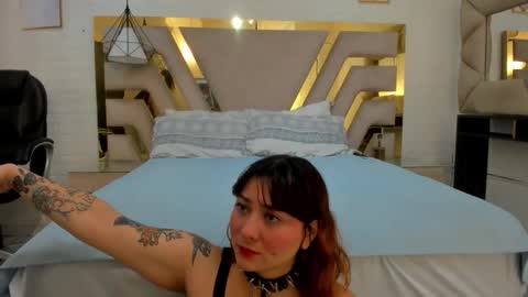 goldentemptation_ online show from April 8, 1:11 pm