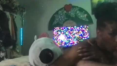 Snapshot of goldentranny27 chatting on November 25, 7:19 am Ms Riyah online show from November 25, 7:19 am