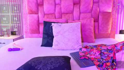 goldilockss15 online show from October 6, 3:15 am