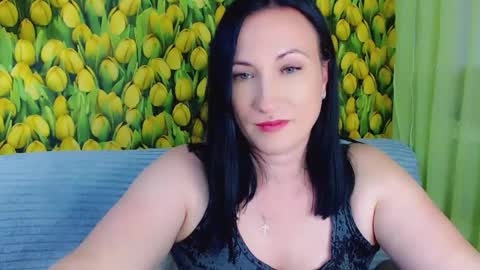 Snapshot of goldmoonn chatting on June 6, 4:01 pm goldmoonn online show from June 6, 4:01 pm