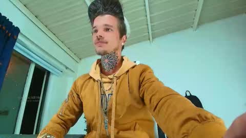 Snapshot of goldy_loyal99 chatting on October 18, 7:31 am Goldy Loyal93 online show from October 18, 7:31 am