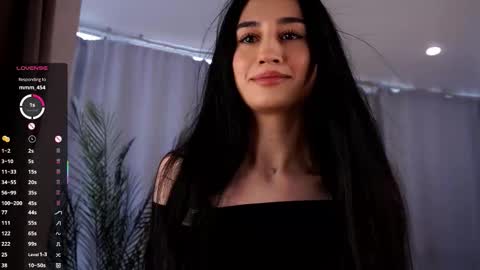 Snapshot of goldygrillz chatting on October 12, 4:11 am angel online show from October 12, 4:11 am