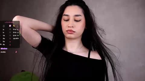 Snapshot of goldygrillz chatting on October 18, 3:20 am angel online show from October 18, 3:20 am