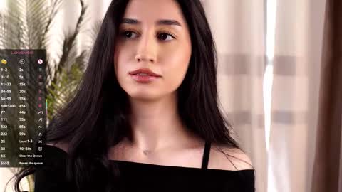 Snapshot of goldygrillz chatting on October 19, 9:32 am angel online show from October 19, 9:32 am