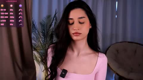 Snapshot of goldygrillz chatting on November 3, 3:30 am angel online show from November 3, 3:30 am