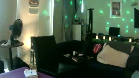 Snapshot of goldyguy011 chatting on February 1, 7:47 am goldyguy011 online show from February 1, 7:47 am