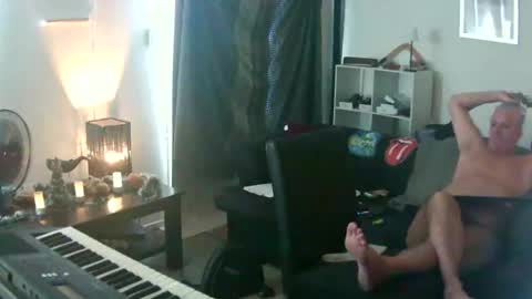 goldyguy011 online show from December 3, 2:08 am