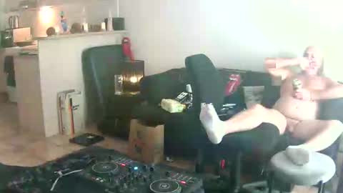 goldyguy011 online show from June 10, 5:07 am