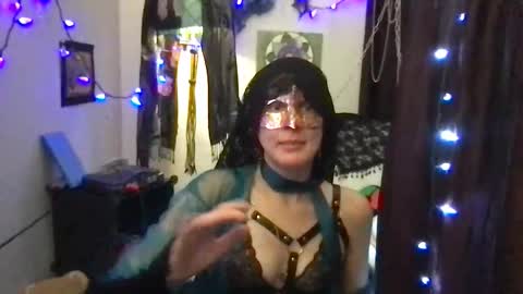 Snapshot of goldynsilvyrempress chatting on April 25, 7:22 am goldynsilvyrempress online show from April 25, 7:22 am
