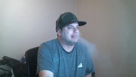 Snapshot of goleafzgo chatting on December 17, 4:18 am goleafzgo online show from December 17, 4:18 am