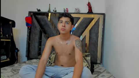 Snapshot of gomez_c_ chatting on July 1, 12:07 pm gomez_c_ online show from July 1, 12:07 pm