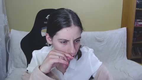 Snapshot of good__night chatting on March 9, 6:32 pm Elizabeth Effie online show from March 9, 6:32 pm