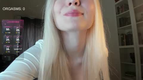 Snapshot of goodg_oddamn chatting on October 20, 11:21 am SOPHIE online show from October 20, 11:21 am