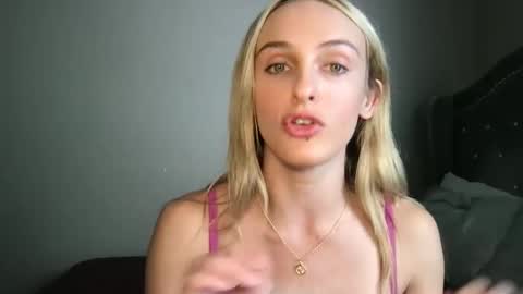 Snapshot of goodgirlliv chatting on September 29, 9:52 pm goodgirlliv online show from September 29, 9:52 pm