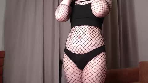 Snapshot of goose_pagoda chatting on February 25, 2:05 pm Yulia 24 online show from February 25, 2:05 pm