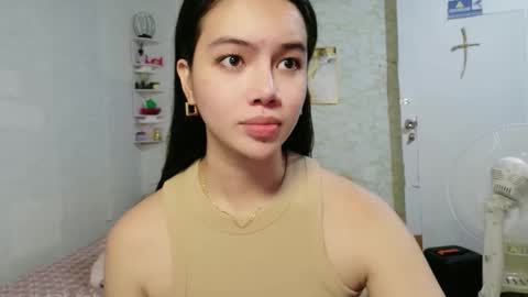 geneviev online show from April 19, 8:35 am