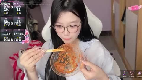 gorgeous girl33 online show from February 25, 3:52 am