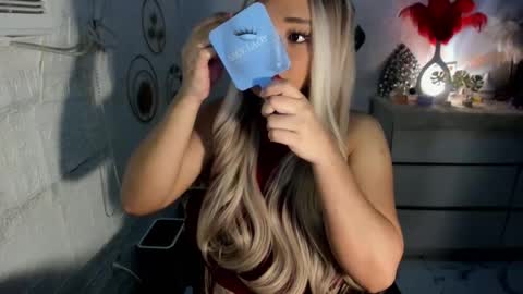 Snapshot of gorgeousamandarose chatting on December 28, 1:50 am Amanda rose online show from December 28, 1:50 am