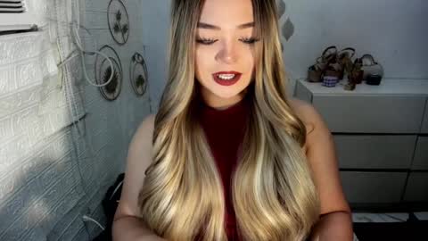 Snapshot of gorgeousamandarose chatting on September 15, 12:43 am Amanda rose online show from September 15, 12:43 am