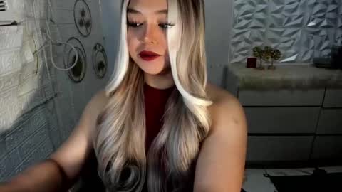 Snapshot of gorgeousamandarose chatting on October 15, 11:49 pm Amanda rose online show from October 15, 11:49 pm