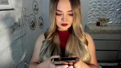 Snapshot of gorgeousamandarose chatting on October 17, 10:34 pm Amanda rose online show from October 17, 10:34 pm