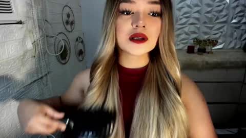 Snapshot of gorgeousamandarose chatting on October 19, 8:42 pm Amanda rose online show from October 19, 8:42 pm