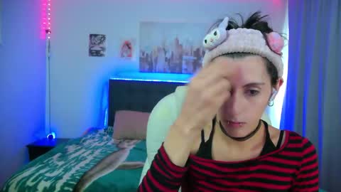 goth_minerva online show from February 7, 1:59 pm