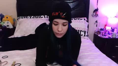 gothbaby305 online show from November 12, 2:23 am