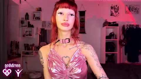 Snapshot of gothdesss chatting on October 12, 12:53 am    online show from October 12, 12:53 am