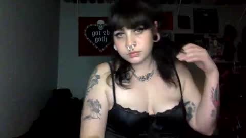 Snapshot of gothgoddessrose666 chatting on May 11, 3:34 am Goddessr0se online show from May 11, 3:34 am