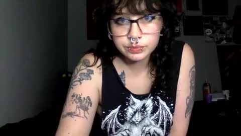 Snapshot of gothgoddessrose666 chatting on May 26, 3:35 am Goddessr0se online show from May 26, 3:35 am