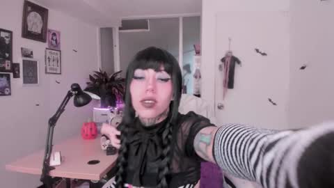 Snapshot of gothic_do11 chatting on October 22, 4:07 pm hi my name is Elizabeth nice to meet you online show from October 22, 4:07 pm