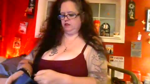 Snapshot of gothickmaiden chatting on June 27, 2:27 am GothickMaiden online show from June 27, 2:27 am