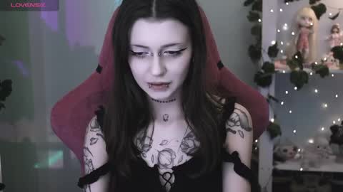 Snapshot of gothickotik chatting on May 7, 10:37 pm V online show from May 7, 10:37 pm
