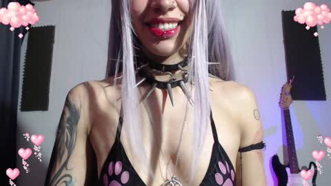 Snapshot of gothicute chatting on December 7, 7:38 am online show from December 7, 7:38 am