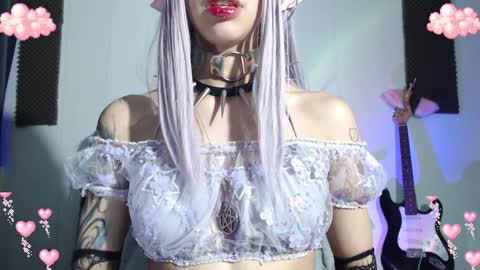 Snapshot of gothicute chatting on December 10, 4:02 am online show from December 10, 4:02 am