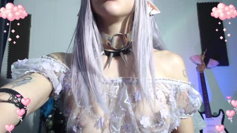 Snapshot of gothicute chatting on December 10, 7:05 am online show from December 10, 7:05 am